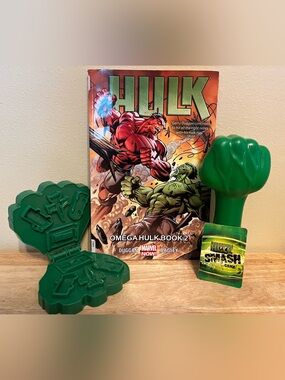 Hulk COLLECTION - Hulk Smash 2008 Game Set & Omega Hulk 2 comic book
